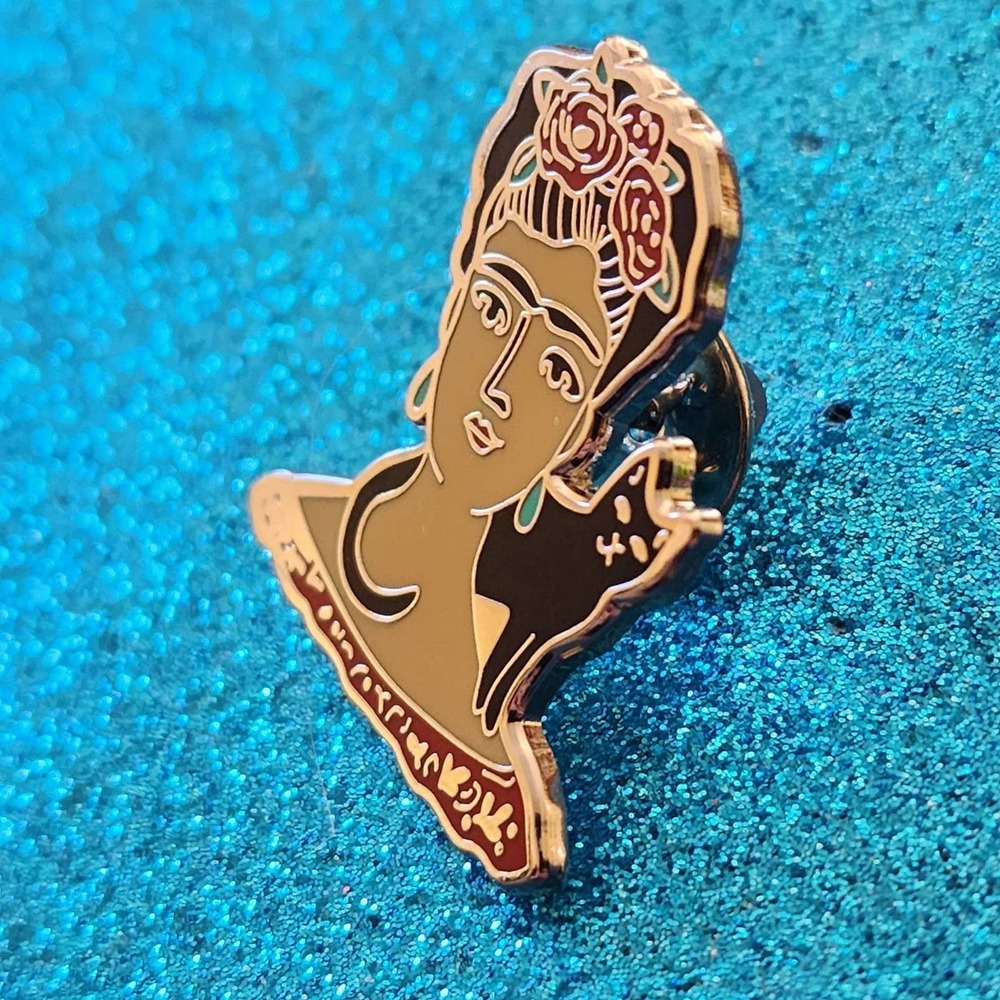 Mexican Artist Frida Kahlo Black Cat On Shoulder Hard Enamel Pin - Picture 3 of 3